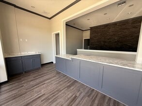 6427 Highway 105, Conroe, TX for lease Interior Photo- Image 1 of 7