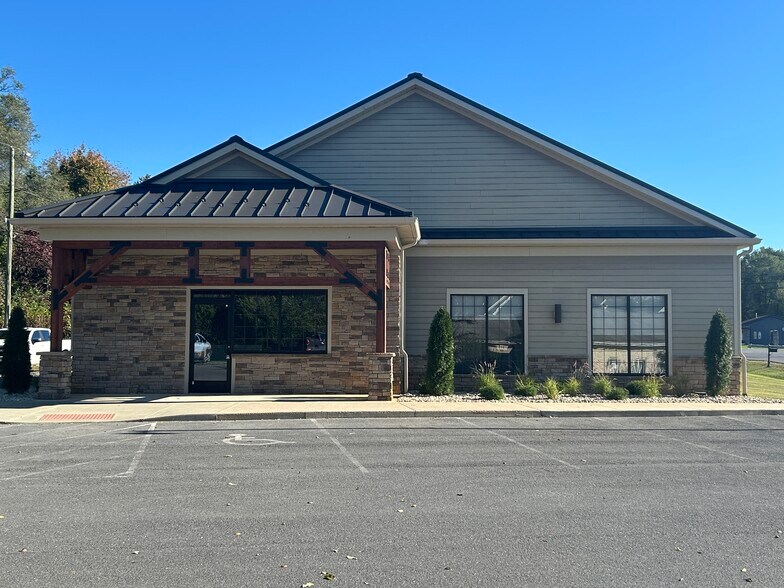 127 Crimson Cir, Martinsburg, WV à louer - Photo du bâtiment - Image 3 de 26