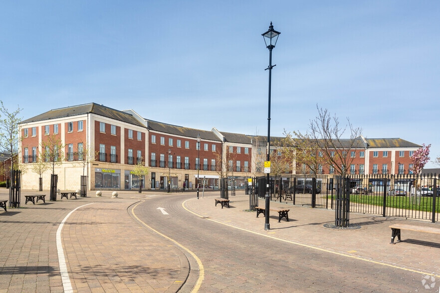 Westoe Crown Village Retail Centre portfolio of 3 properties for sale on LoopNet.ca - Primary Photo - Image 2 of 6