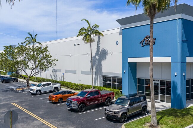 Plus de détails pour 2601-2799 SW 34th Ave, Pembroke Park, FL - Industriel à louer