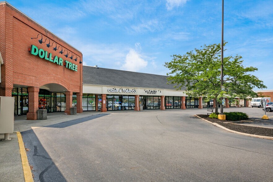 659-733 W Coshocton St, Johnstown, OH à louer - Photo du bâtiment - Image 2 de 9