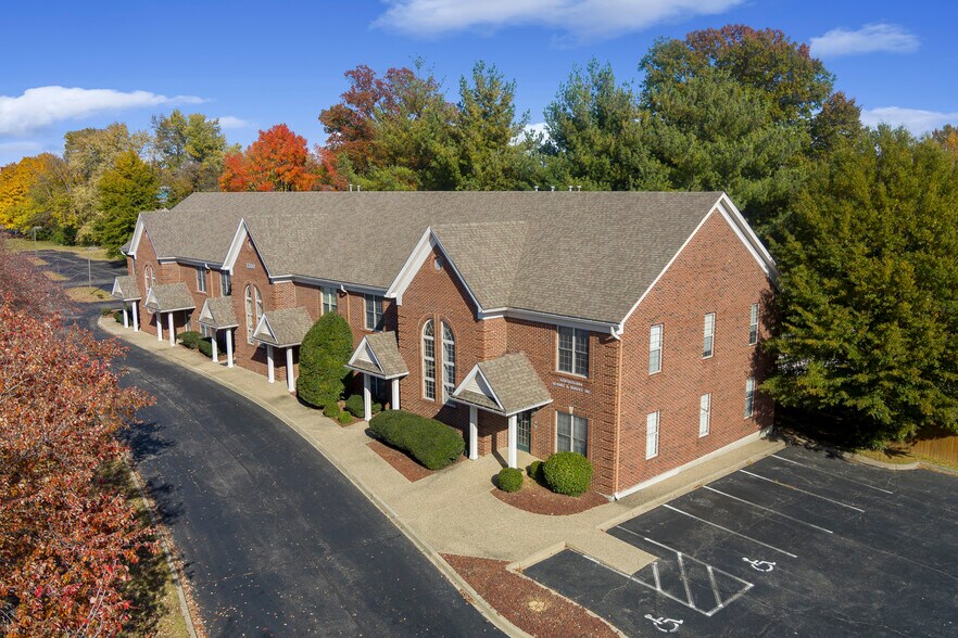 1300 Gardiner Ln, Louisville, KY à vendre - Photo du bâtiment - Image 3 de 29