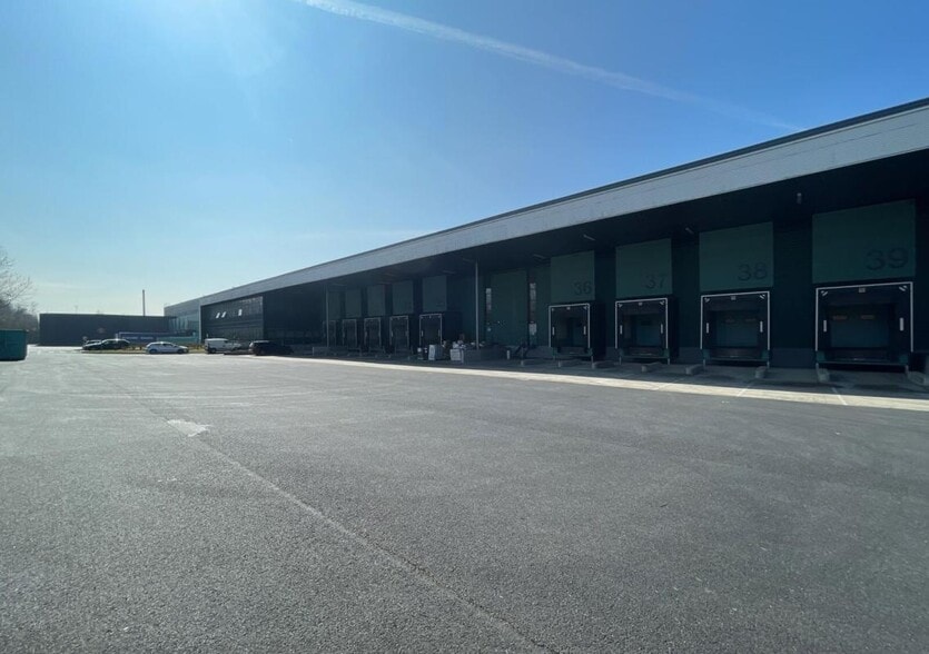 Industrial in Marly-la-Ville for lease - Building Photo - Image 2 of 8