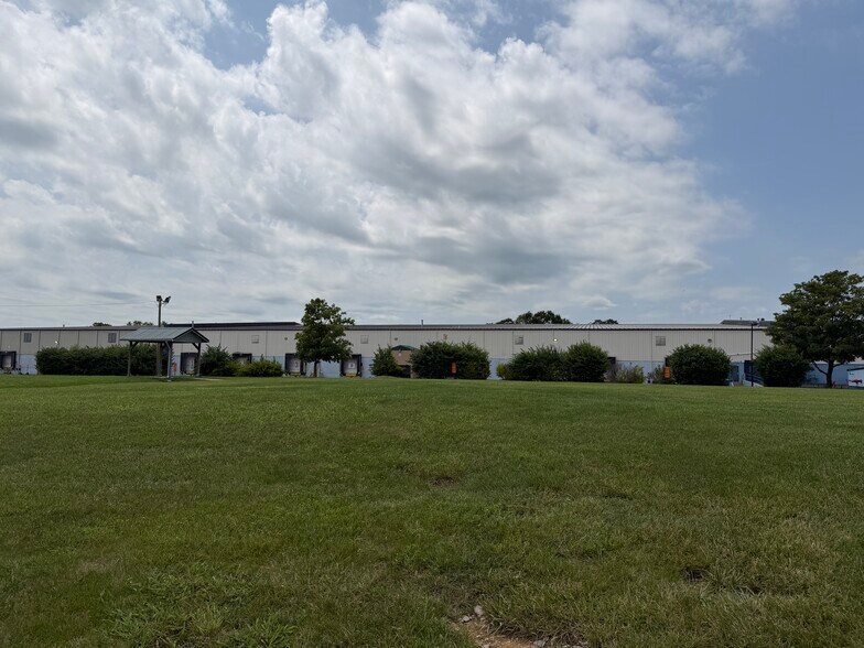 100 Summer Ct, Georgetown, KY à vendre - Photo du bâtiment - Image 3 de 25