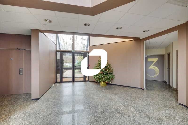 Office in Montigny-le-Bretonneux for lease - Building Photo - Image 3 of 17