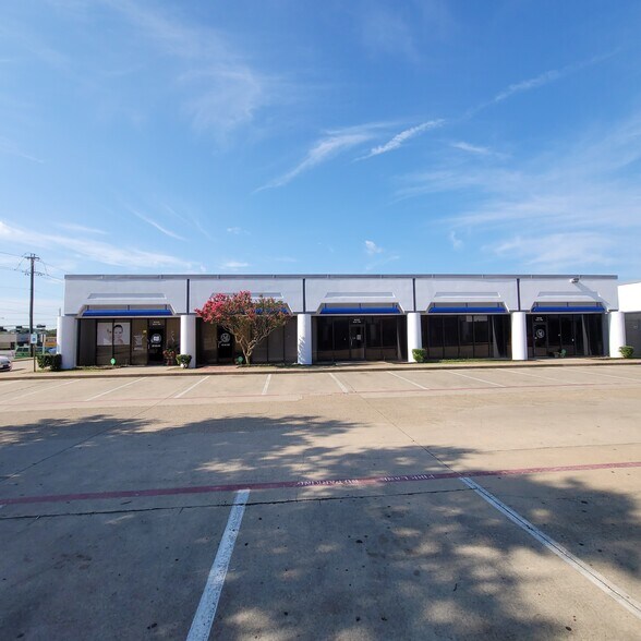 10701-10727 Plano Rd, Dallas, TX à louer - Photo du bâtiment - Image 3 de 12
