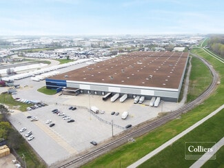 Plus de détails pour 65 Corporate Woods Dr, Bridgeton, MO - Industriel à louer