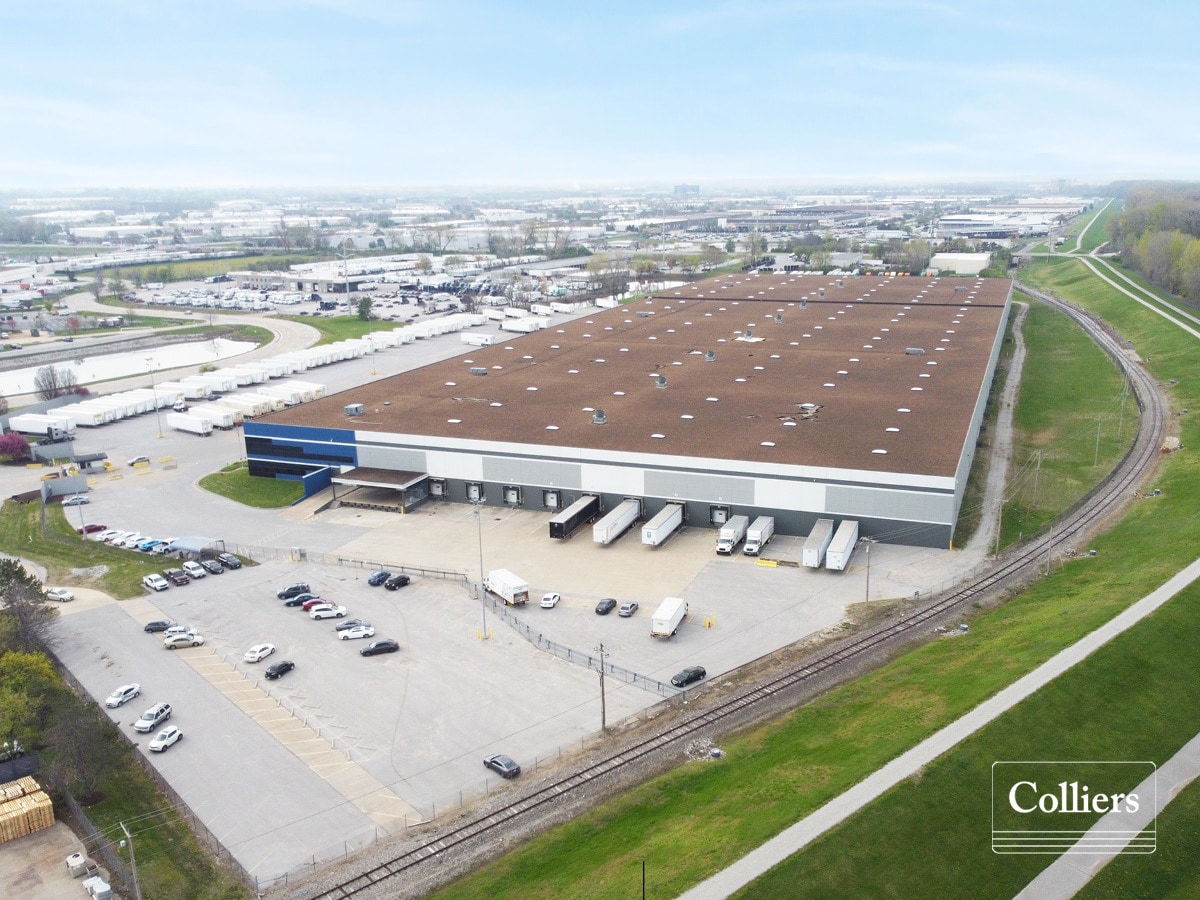 65 Corporate Woods Dr, Bridgeton, MO for lease Building Photo- Image 1 of 4