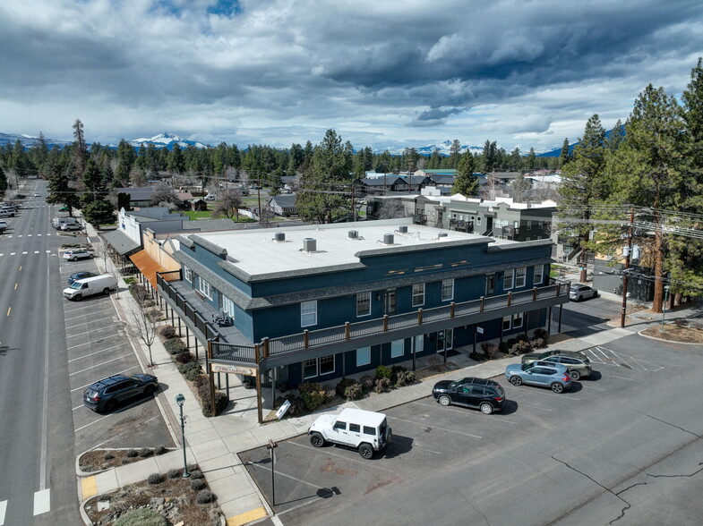 207 N Fir St, Sisters, OR for lease - Building Photo - Image 1 of 66