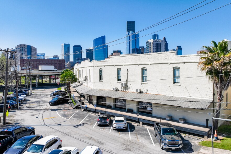 1113 Vine St, Houston, TX à louer - Photo du bâtiment - Image 2 de 10