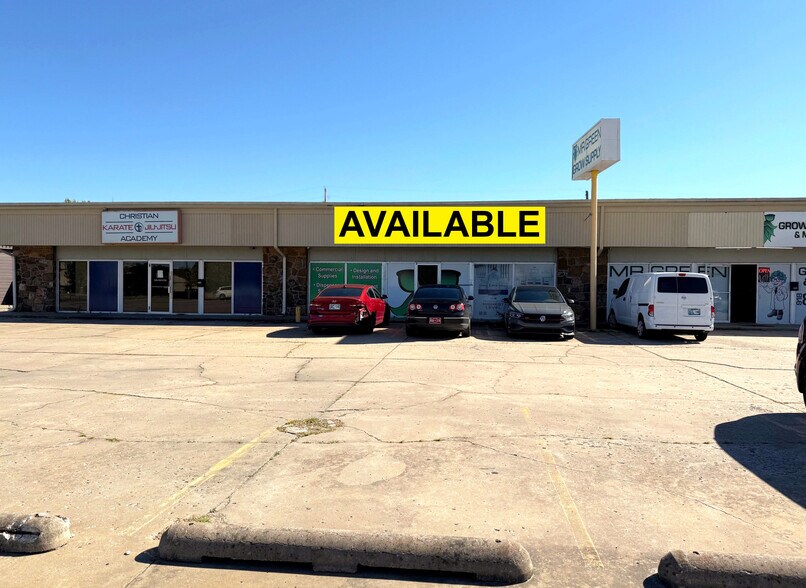 309-317 N Aspen Ave, Broken Arrow, OK à louer - Photo du bâtiment - Image 1 de 8