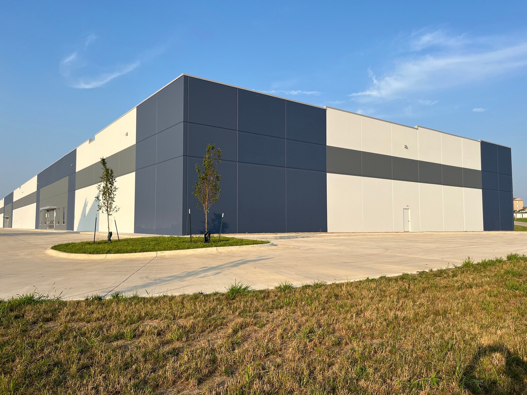 3460 Marnie Ave, Waterloo, IA for lease Building Photo- Image 1 of 9