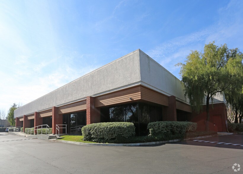 2340 Santa Rita Rd, Pleasanton, CA à louer - Photo du bâtiment - Image 2 de 3