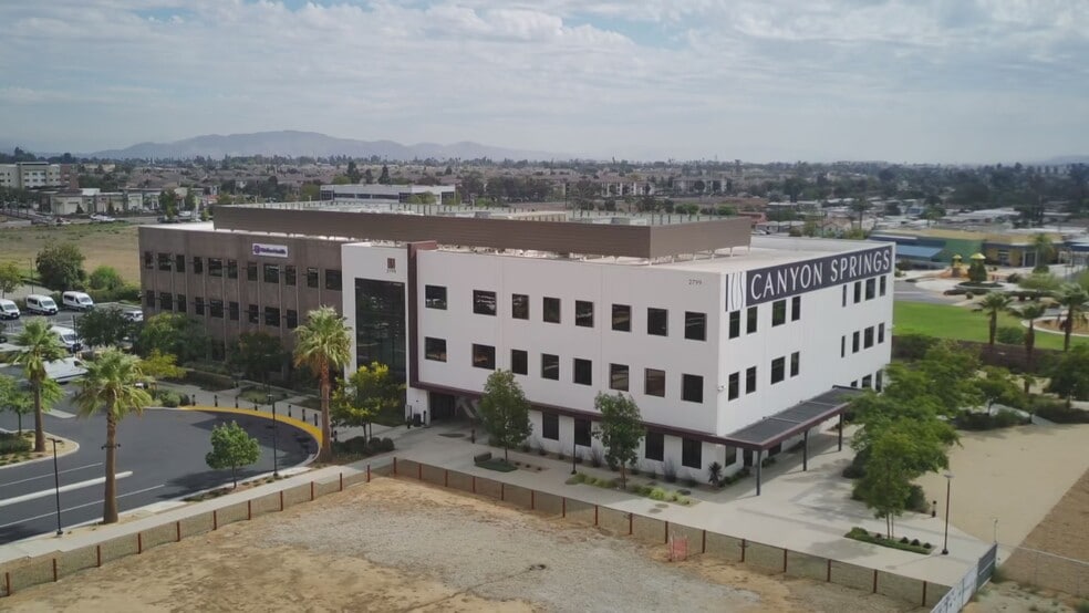 2799 Gateway Dr, Riverside, CA for lease - Building Photo - Image 2 of 12