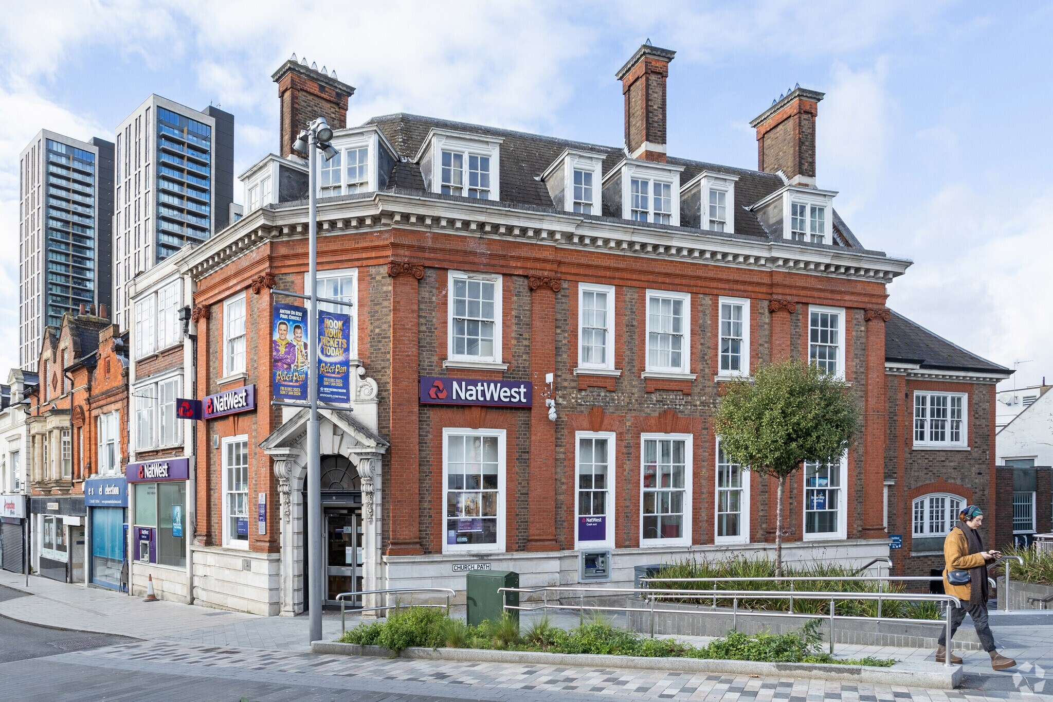 1-2 High St, Woking à louer Photo principale- Image 1 de 3