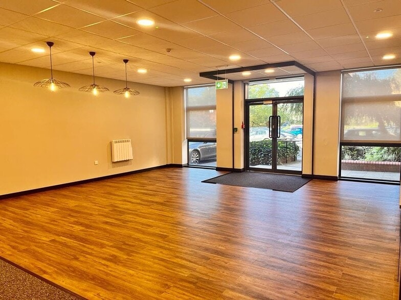 Ten Pound Walk, Doncaster for lease - Building Photo - Image 2 of 12