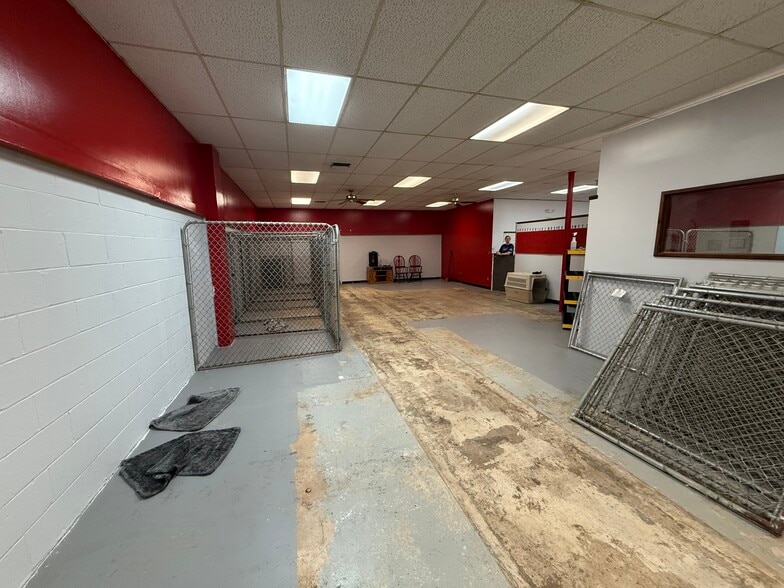 323 N Mathewson St, Wichita, KS for sale - Building Photo - Image 3 of 7