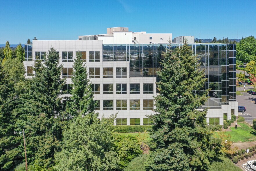 9020 SW Washington Square Rd, Tigard, OR à louer - Photo du bâtiment - Image 2 de 8