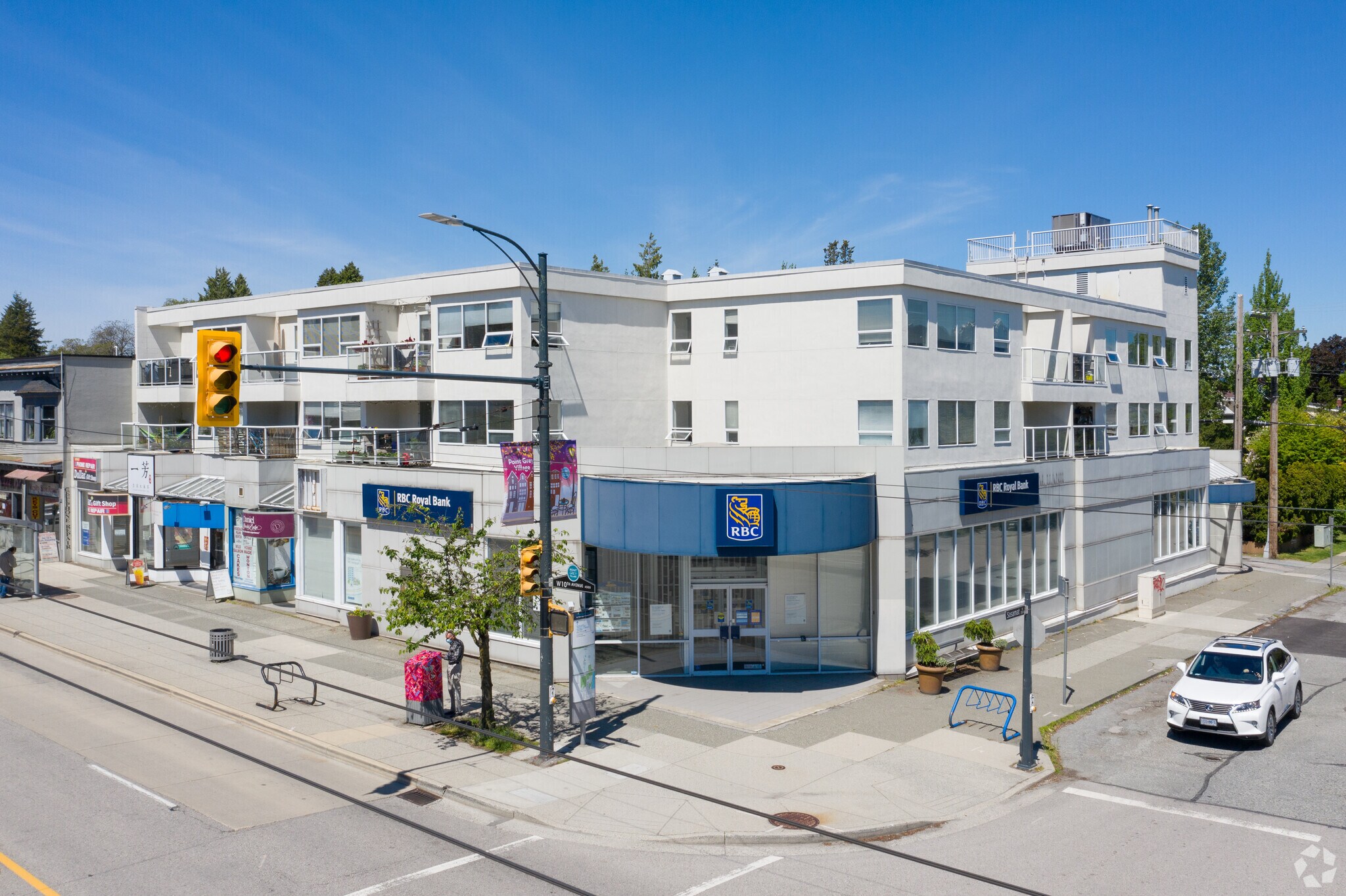 4515-4517 W 10th Ave, Vancouver, BC à louer Photo du bâtiment- Image 1 de 6