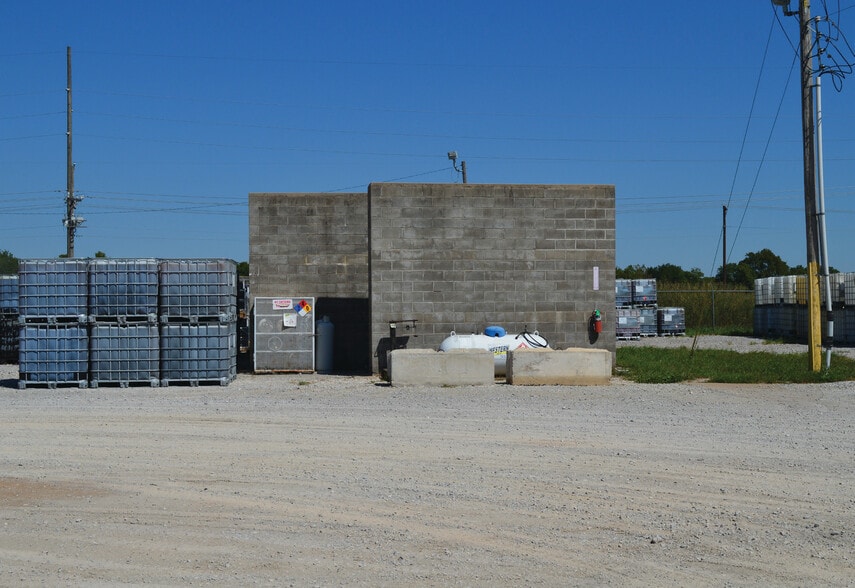 1709 Enterprise Blvd, Pauls Valley, OK for sale - Building Photo - Image 3 of 7