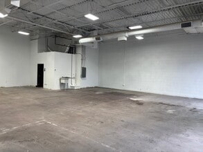 2446 Advanced Business Center Dr, Columbus, OH à louer Photo intérieure- Image 1 de 2