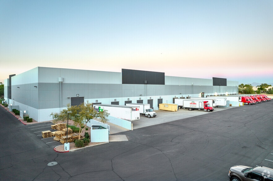 2075 W Obispo Ave, Gilbert, AZ à louer - Photo du bâtiment - Image 3 de 10