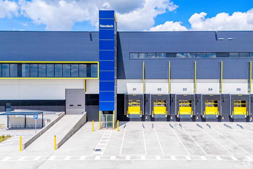 Calle de Isaac Peral, 15, Arroyomolinos, Madrid à louer - Photo du bâtiment - Image 3 de 9