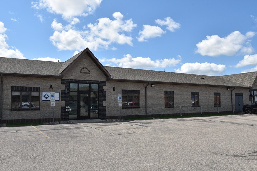 827 28th St S, Fargo, ND for sale - Primary Photo - Image 1 of 25