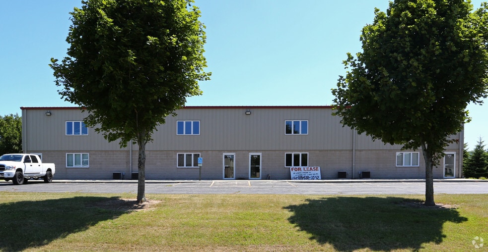 1010 Trakk Ln, Woodstock, IL à louer - Photo du bâtiment - Image 3 de 4