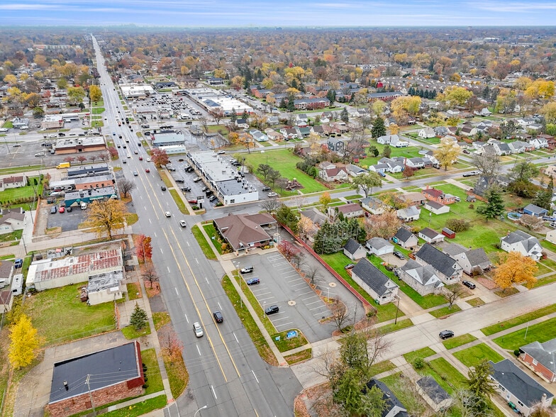 27621 Warren Rd, Garden City, MI for lease - Building Photo - Image 2 of 48