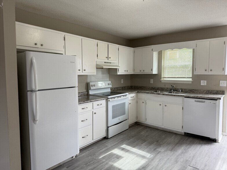 217 & 219 8th St SW, Decatur, AL for sale - Primary Photo - Image 1 of 1