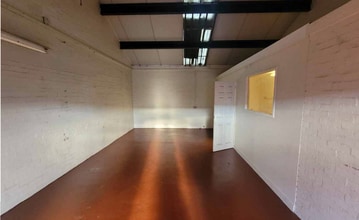 106 Barloch St, Glasgow for lease Interior Photo- Image 2 of 2