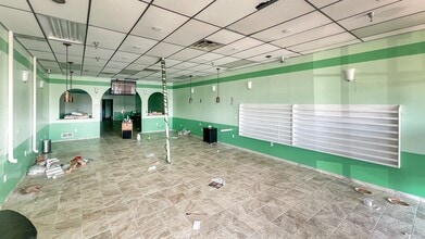 137-205 E Lincoln Trail Blvd, Radcliff, KY for lease Interior Photo- Image 1 of 5