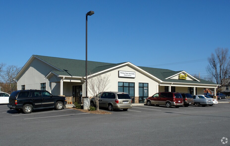 285 N Main St, Troutman, NC à louer - Photo du bâtiment - Image 2 de 17