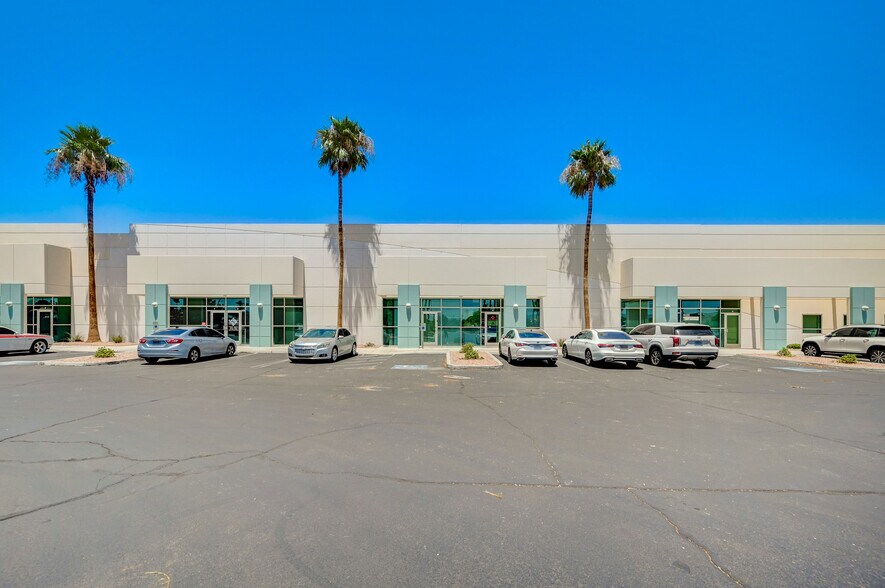 3068 E Sunset Rd, Las Vegas, NV à vendre - Photo du bâtiment - Image 2 de 36