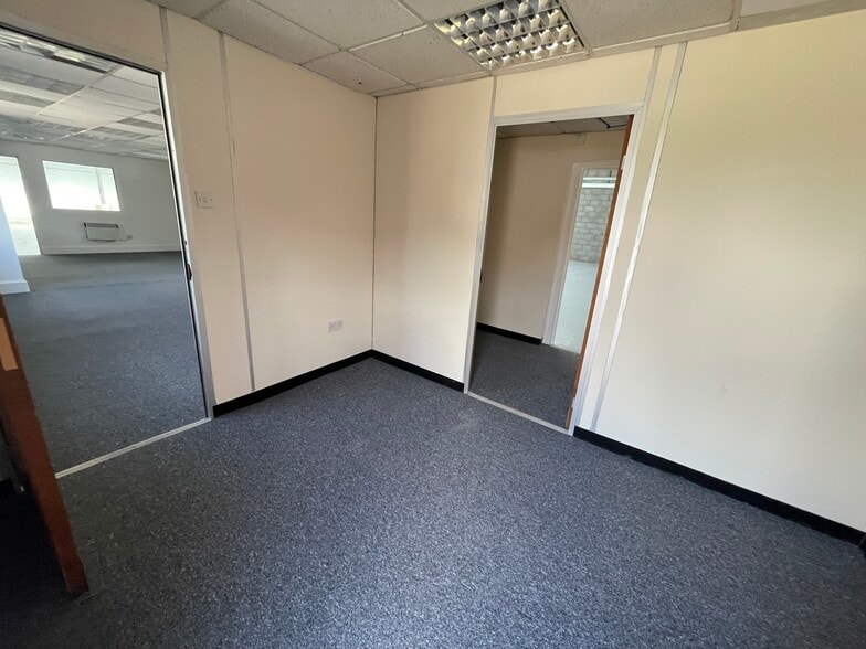 Tonbridge Rd, Romford à louer - Photo du bâtiment - Image 3 de 39