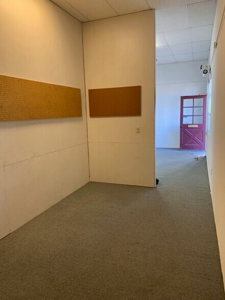 1030 Railroad Ave, Novato, CA à louer - Photo du bâtiment - Image 3 de 10