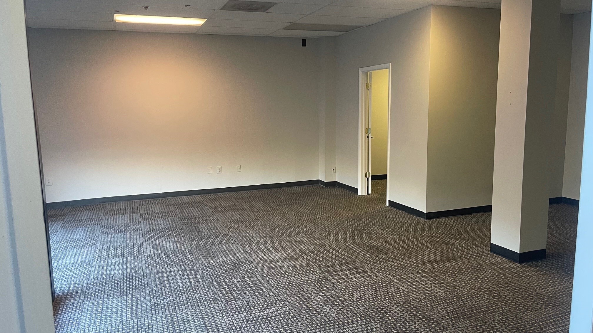 8390 Terminal Rd, Lorton, VA for lease Interior Photo- Image 1 of 22