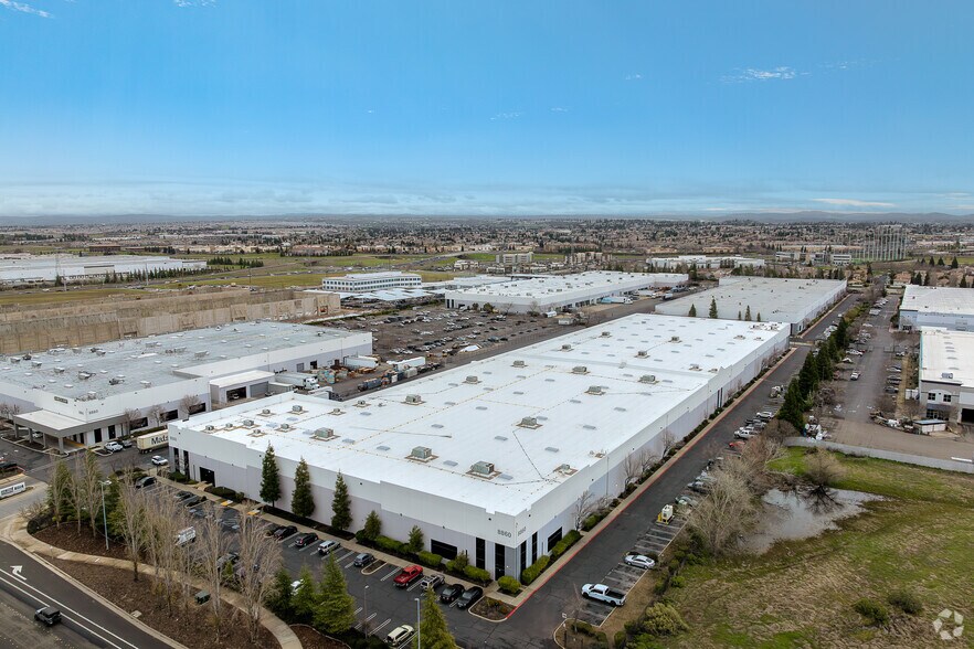8860 Industrial Ave, Roseville, CA à louer - Aérien - Image 3 de 12