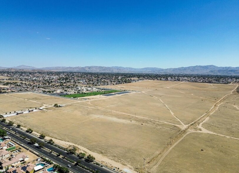 1 Apple Valley Rd., Apple Valley, CA à vendre - Photo du bâtiment - Image 3 de 5