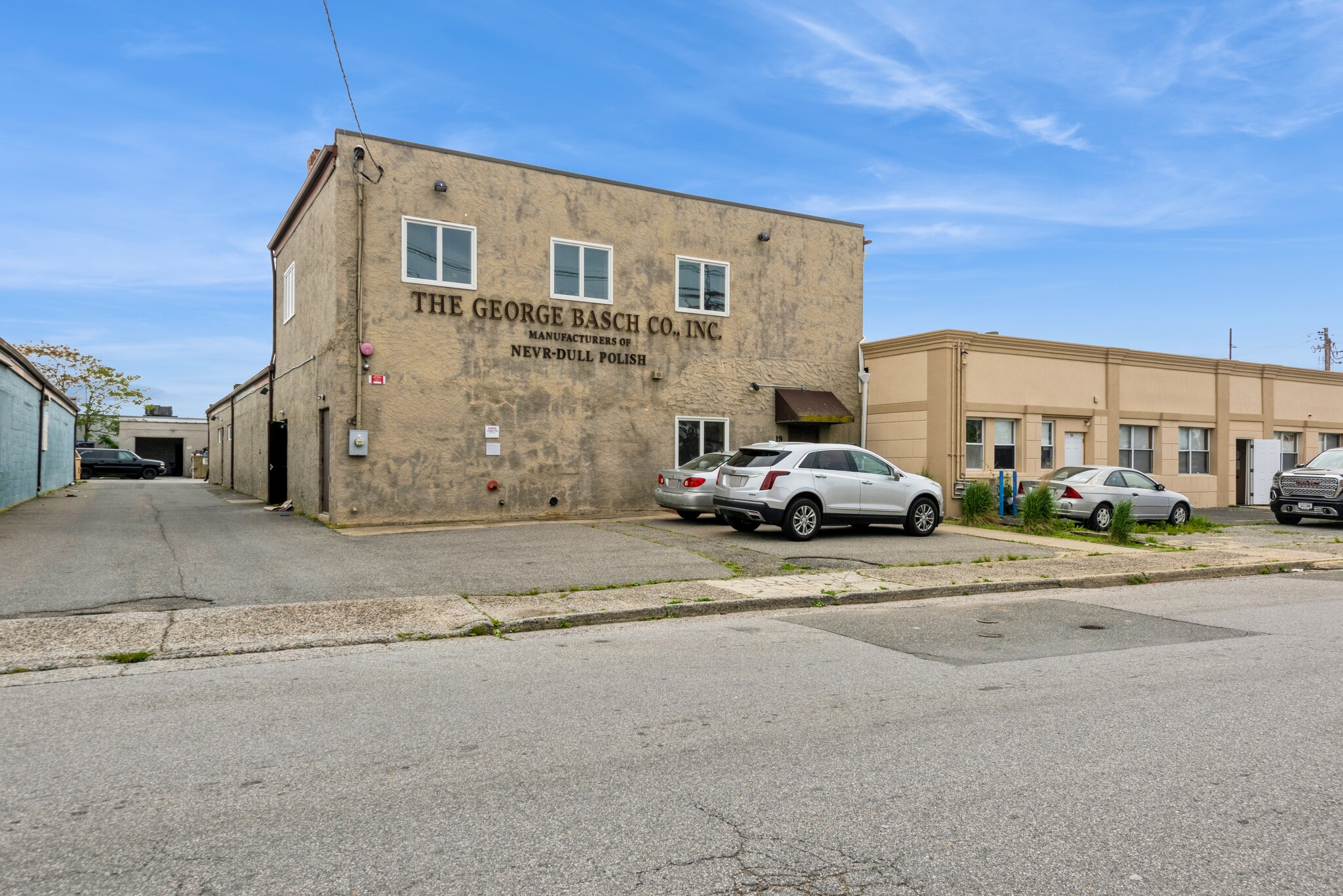 19 Hanse Ave, Freeport, NY à vendre Photo du bâtiment- Image 1 de 1