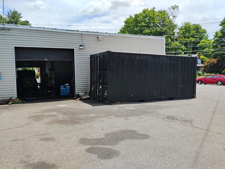2 E Hayestown Rd, Danbury, CT for sale - Building Photo - Image 2 of 8