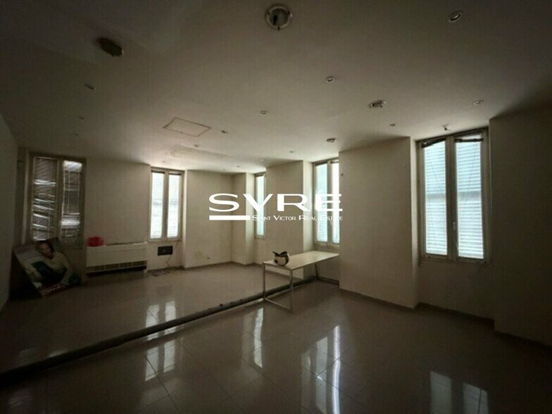 Retail in Marseille for lease - Interior Photo - Image 3 of 6