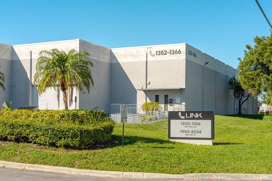 1552-1574 NW 82nd Ave, Doral, FL for lease Primary Photo- Image 1 of 6