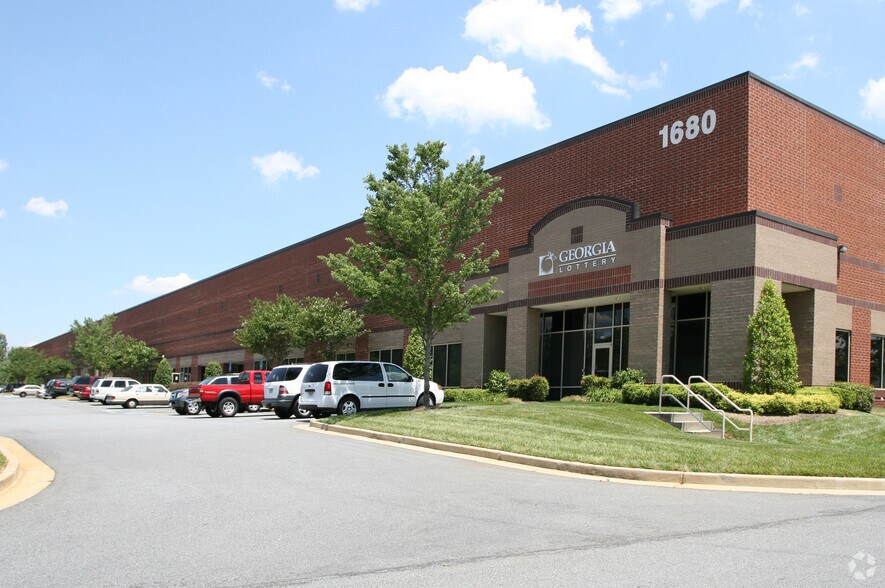 1680 Executive Dr, Duluth, GA à louer - Photo principale - Image 1 de 2