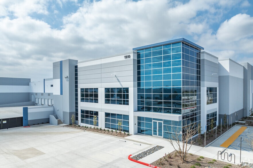 1910 Renaissance Pky, Rialto, CA for lease - Primary Photo - Image 1 of 10