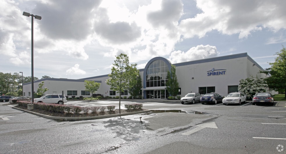 541 Industrial Way W, Eatontown, NJ à louer - Photo principale - Image 1 de 10