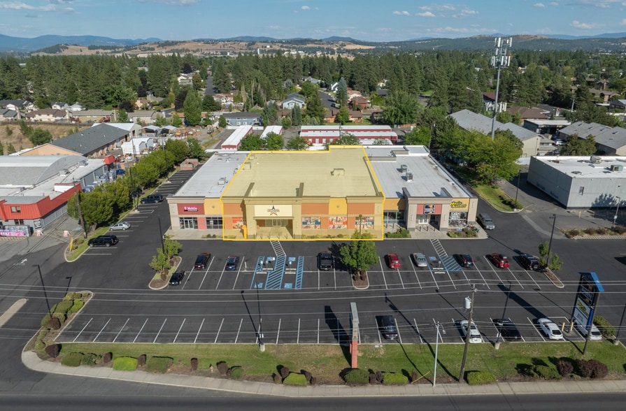 8016 N Division St, Spokane, WA for lease - Building Photo - Image 1 of 11