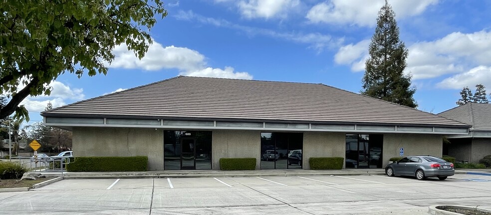 609-611 N Akers St, Visalia, CA for sale - Building Photo - Image 1 of 1