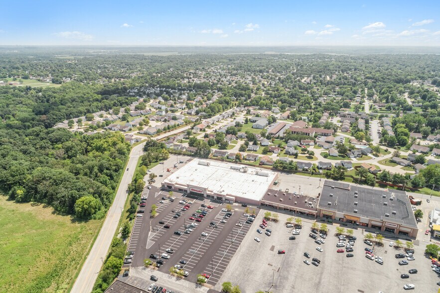 60 Harvester Sq, Saint Charles, MO à vendre - Photo du bâtiment - Image 2 de 20